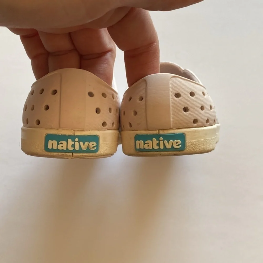 Native Jefferson girls kids shoes pink size 6 six